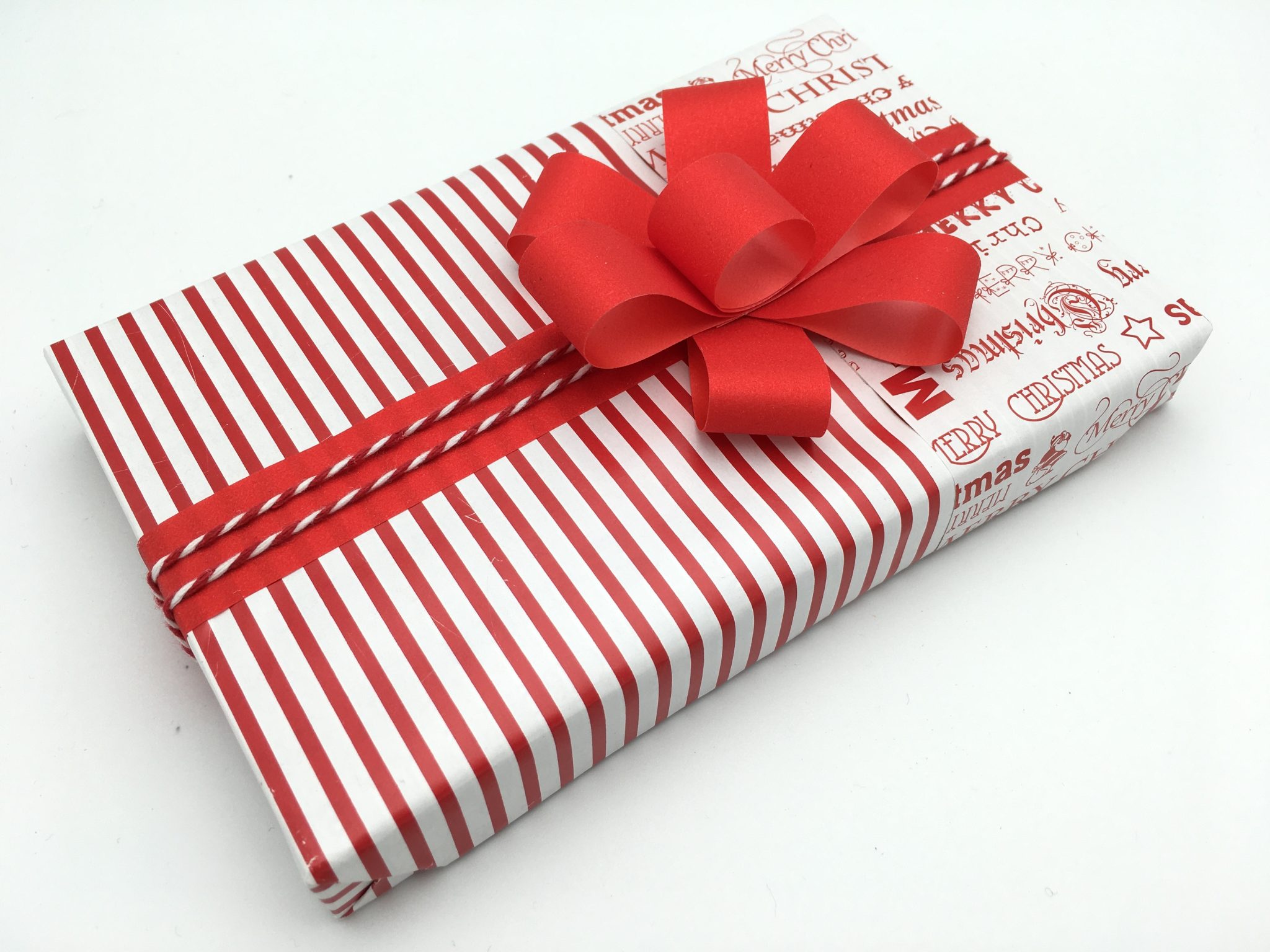 Julklapp I R tt Och Vitt Med Rosett Gjord Av Presentsn re julklapp-i-r-tt-och-vitt-med-rosett-gjord-av-presentsn-re